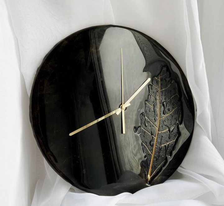 Black Resin Wall Clock with Gold Leaf – Elegant Minimalist Home Decor