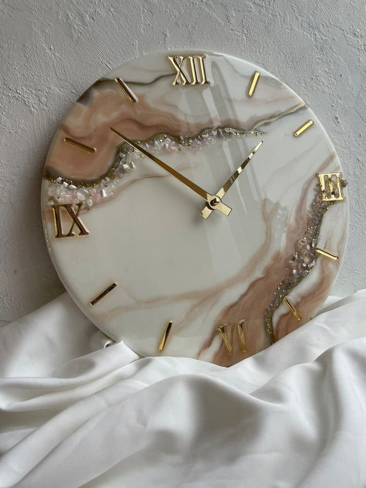 Elegant Resin Geode Wall Clock with Gold Roman Numerals